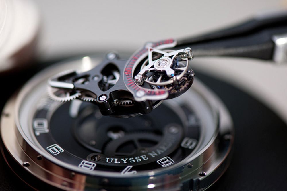 萧邦手表维修价格查询官网（萧邦手表走走停停）