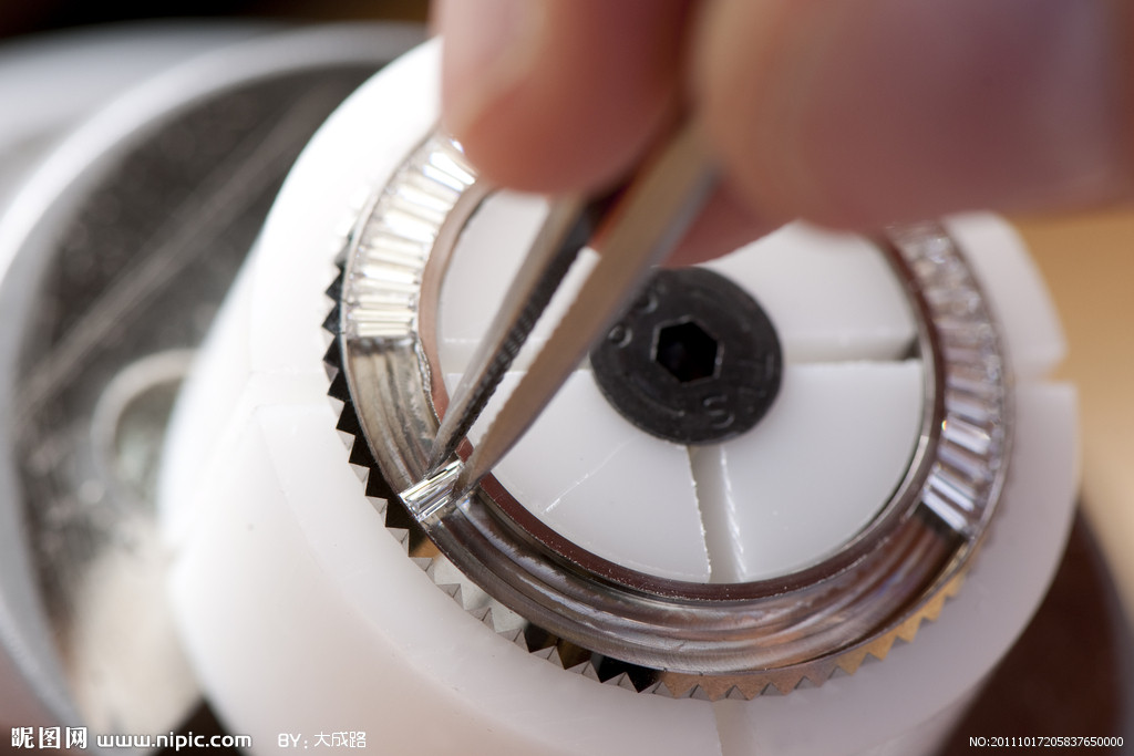 萧邦手表维修价目表（萧邦更换表框）